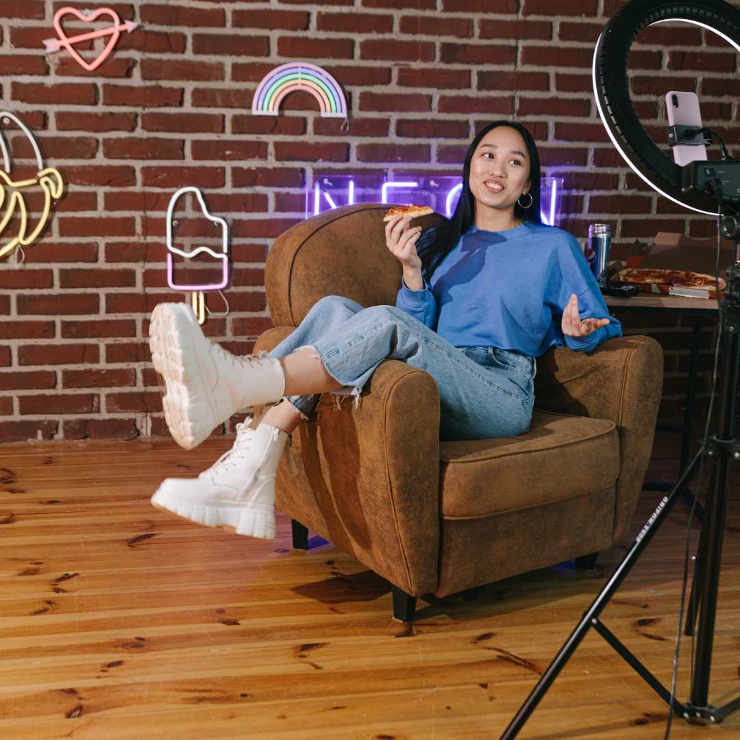 Influencerzy i serwisy newsowe pod lupą UOKIK – kolejne postępowania kontrolne w toku