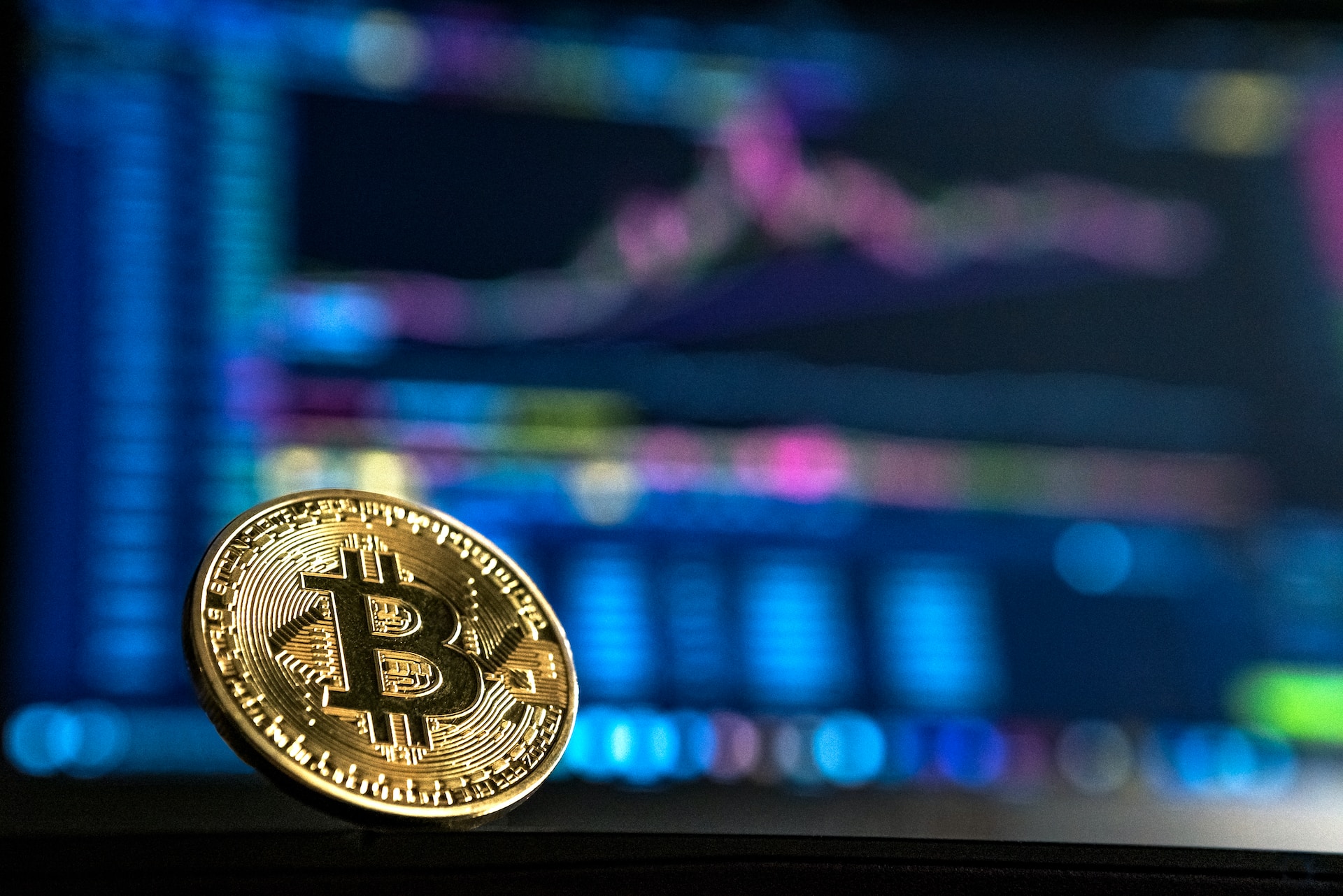 Bitcoin – jakie są korzyści i zagrożenia wirtualnej waluty?